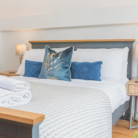 Cedar Wood コニストン